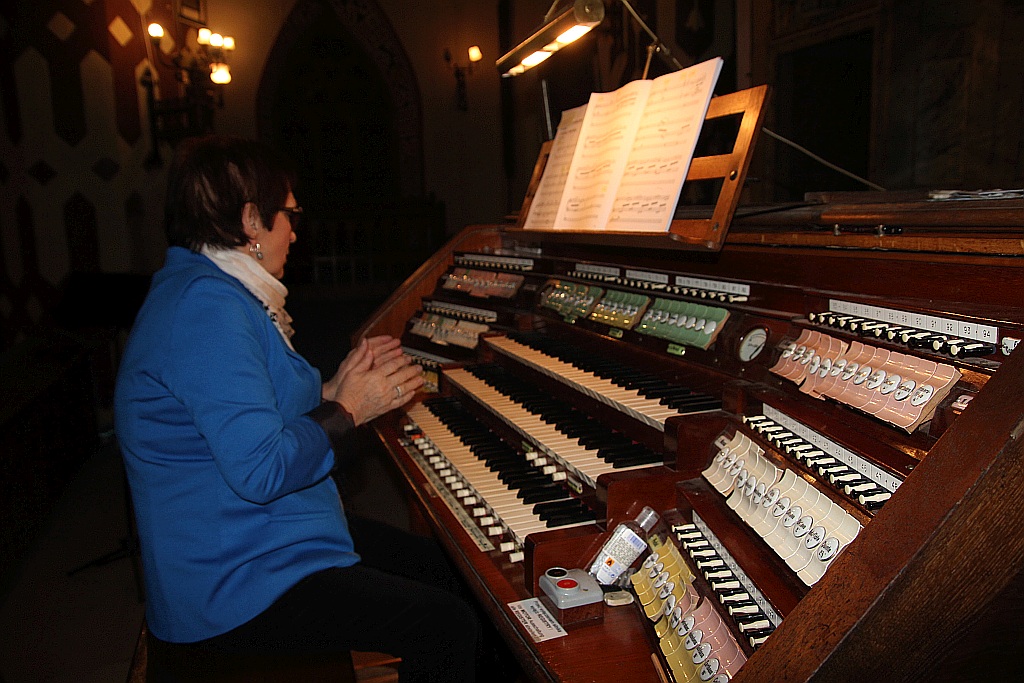 Irena Wisełka - Cieślar zagrała Nadzwyczajny Koncert Organowy