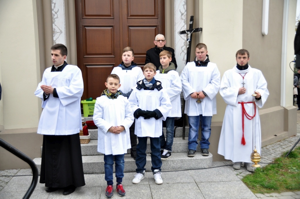 Uroczystość Wszystkich Świętych na cmentarzu w Prochowicach