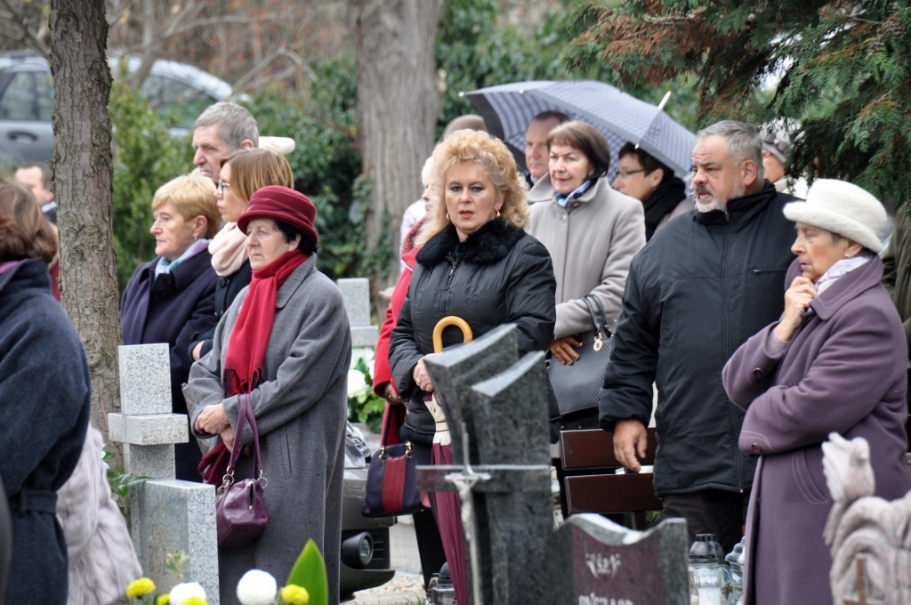 Uroczystość Wszystkich Świętych na cmentarzu w Prochowicach