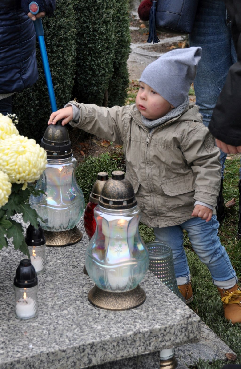 Uroczystość Wszystkich Świętych na cmentarzu w Prochowicach