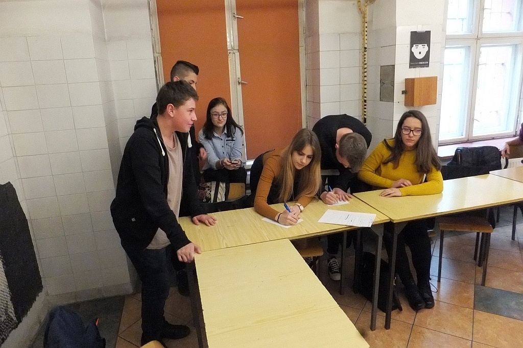 Gimnazjaliści z „dziewiątki” na warsztatach w „Heweliuszu”
