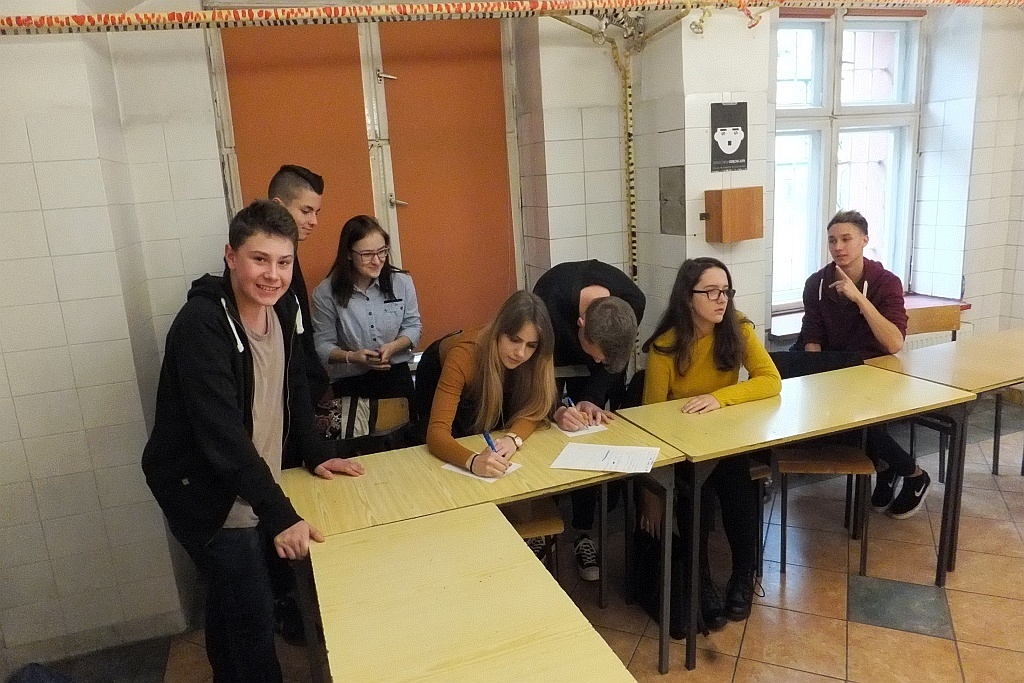 Gimnazjaliści z „dziewiątki” na warsztatach w „Heweliuszu”
