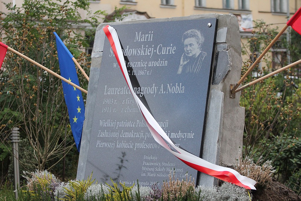Odsłonięcie tablicy poświęconej Marii Skłodowskiej - Curie