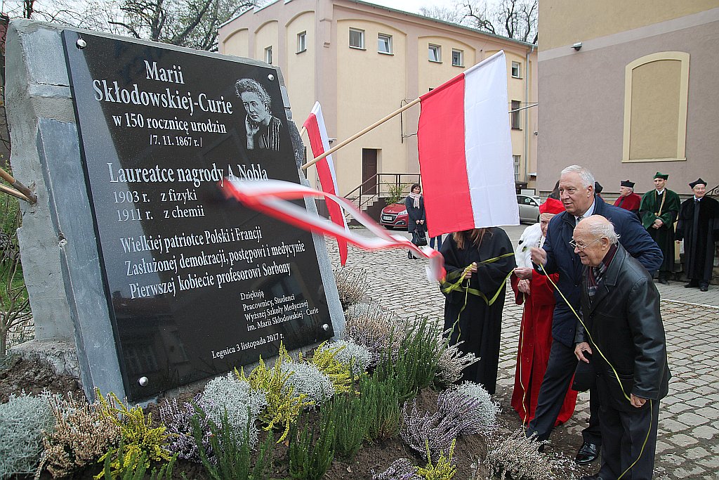 Odsłonięcie tablicy poświęconej Marii Skłodowskiej - Curie