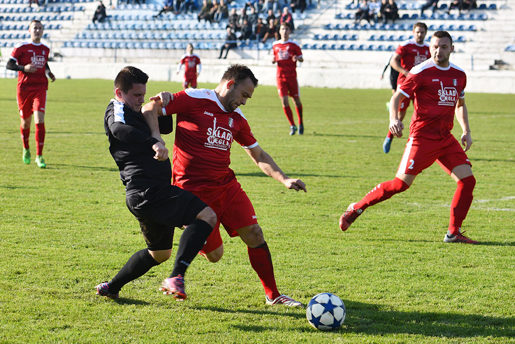 Piłkarze Konfeksu Legnica przegrali pierwszy mecz w sezonie