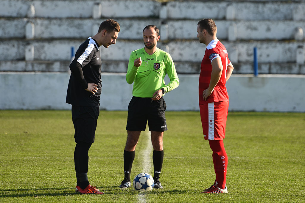 Piłkarze Konfeksu Legnica przegrali pierwszy mecz w sezonie