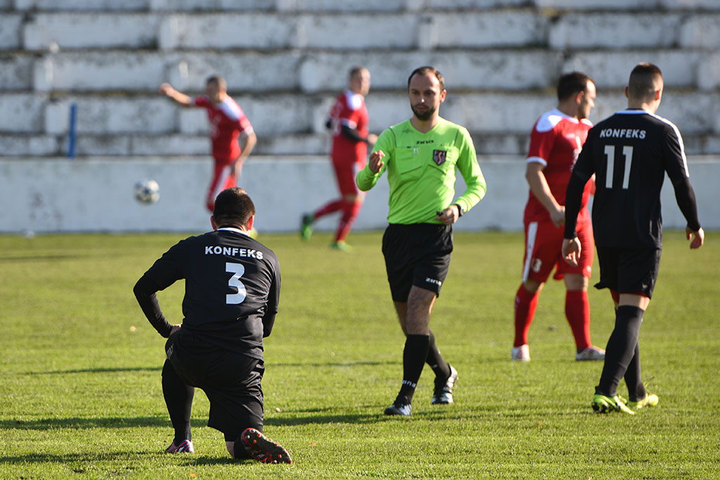 Piłkarze Konfeksu Legnica przegrali pierwszy mecz w sezonie