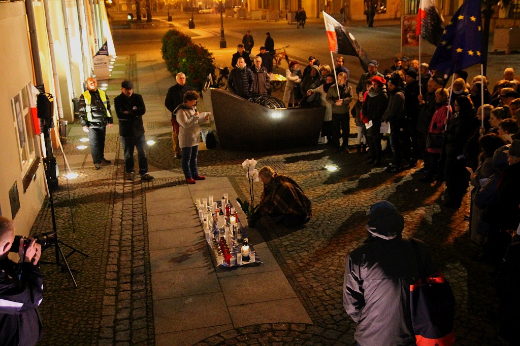 W niedzielne popołudnie oddali hołd Piotrowi Szczęsnemu