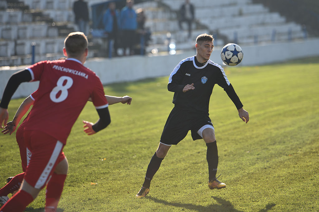 Piłkarze Konfeksu Legnica przegrali pierwszy mecz w sezonie