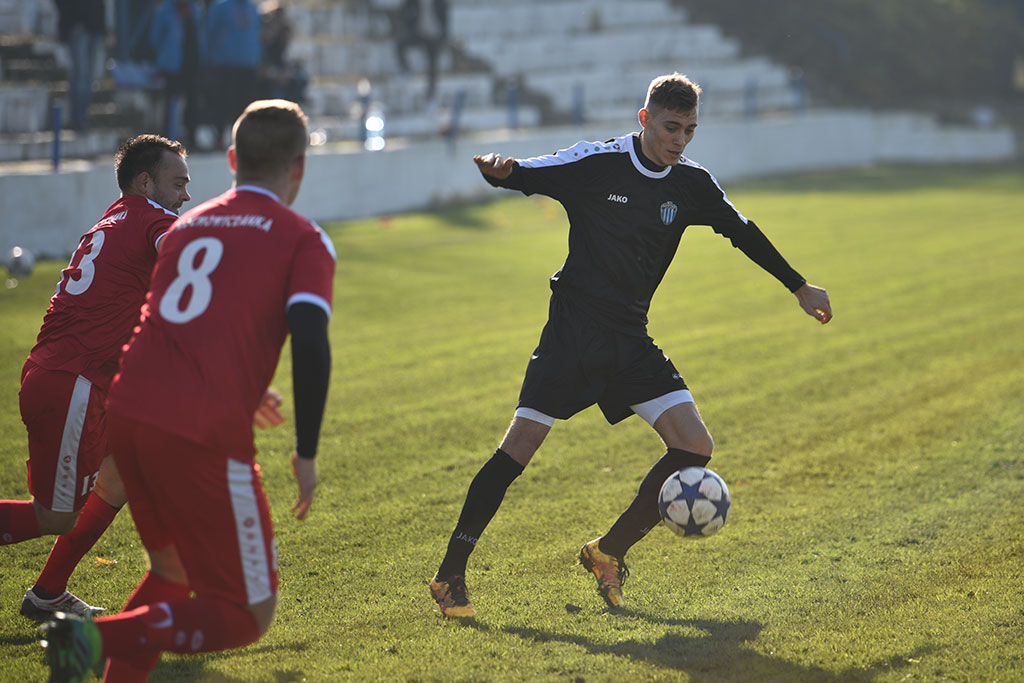 Piłkarze Konfeksu Legnica przegrali pierwszy mecz w sezonie