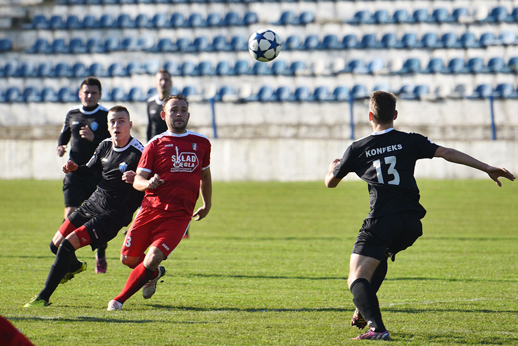 Piłkarze Konfeksu Legnica przegrali pierwszy mecz w sezonie