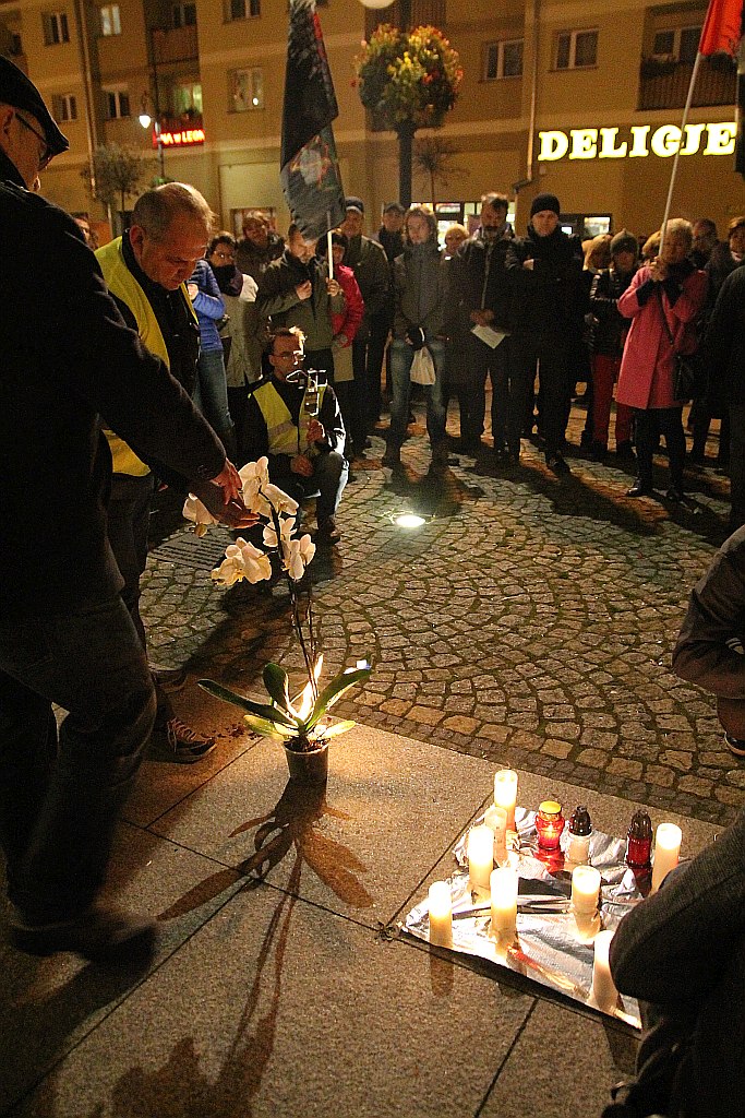 W niedzielne popołudnie oddali hołd Piotrowi Szczęsnemu
