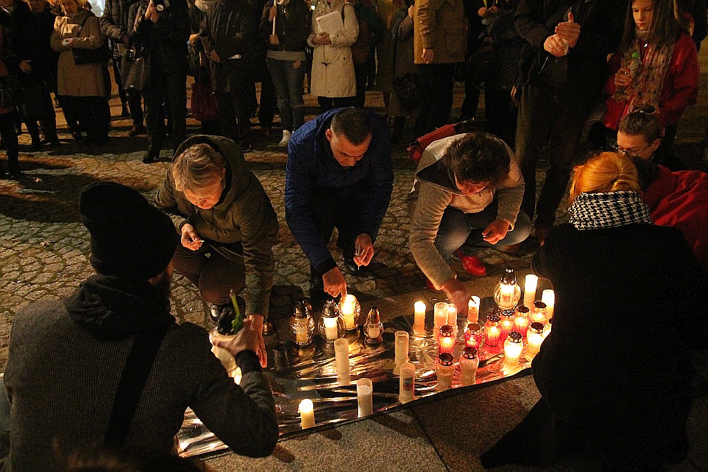W niedzielne popołudnie oddali hołd Piotrowi Szczęsnemu