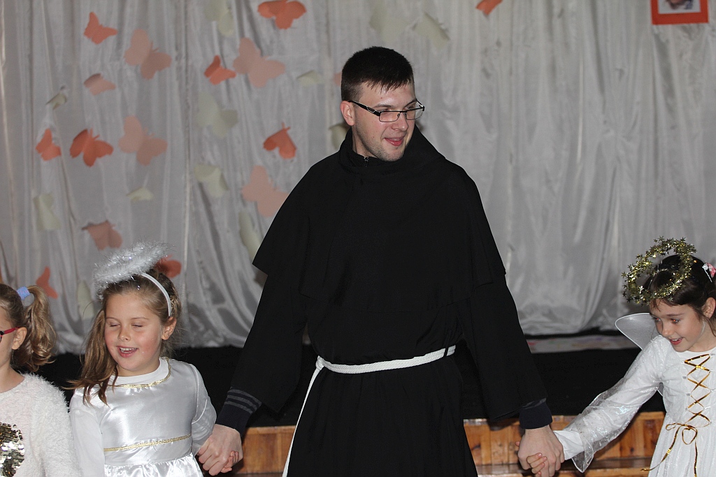 Kilkadziesiąt osób na Balu Świętych i Aniołów