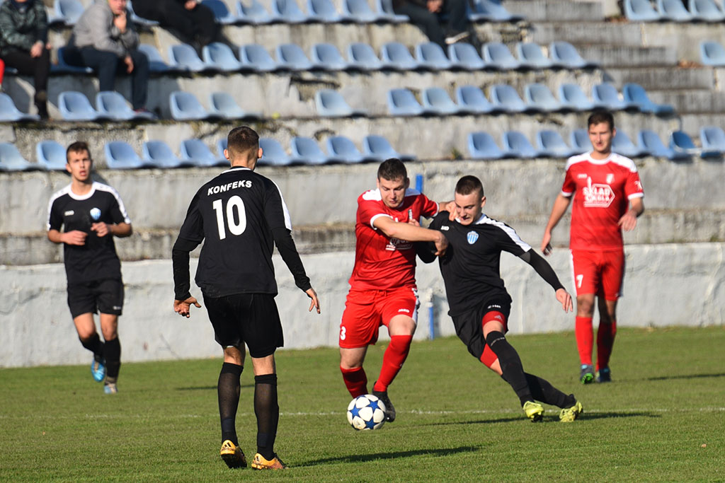Piłkarze Konfeksu Legnica przegrali pierwszy mecz w sezonie