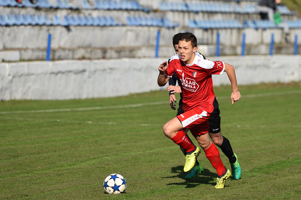 Piłkarze Konfeksu Legnica przegrali pierwszy mecz w sezonie