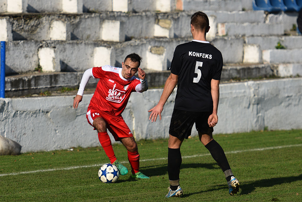 Piłkarze Konfeksu Legnica przegrali pierwszy mecz w sezonie