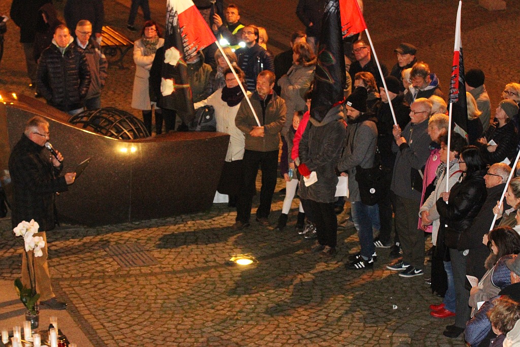 W niedzielne popołudnie oddali hołd Piotrowi Szczęsnemu