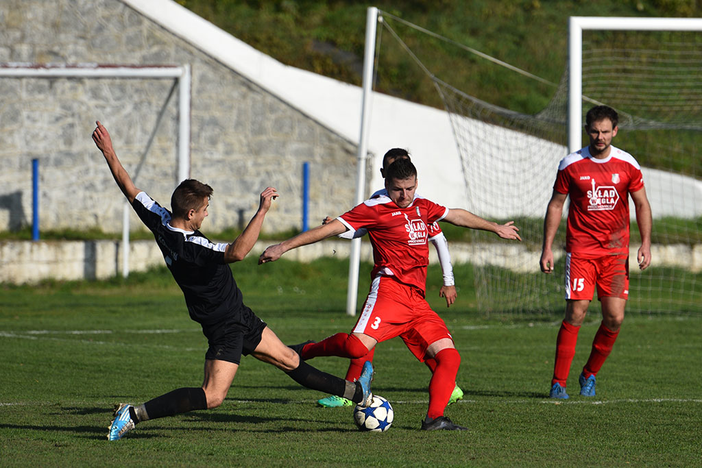 Piłkarze Konfeksu Legnica przegrali pierwszy mecz w sezonie