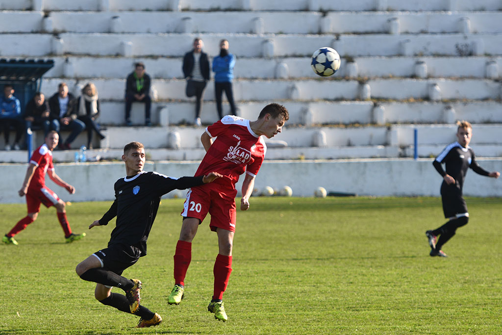 Piłkarze Konfeksu Legnica przegrali pierwszy mecz w sezonie