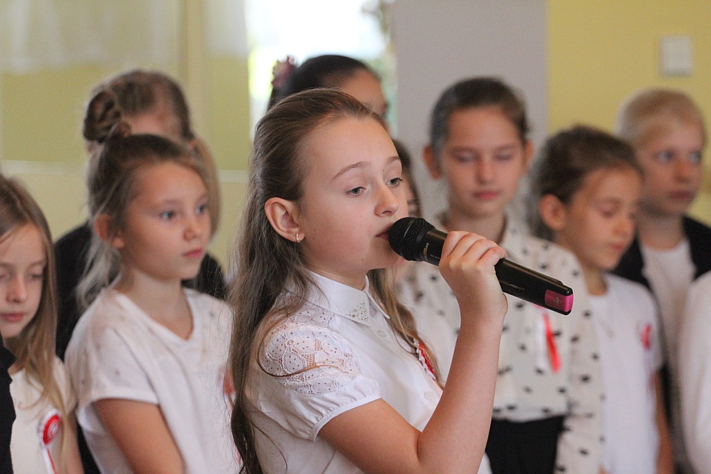 Program patriotyczny w wykonaniu uczniów SP nr 18