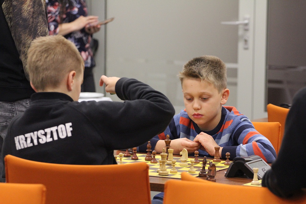 Pracownicy KGHM grali w szachy w Letia Business Center