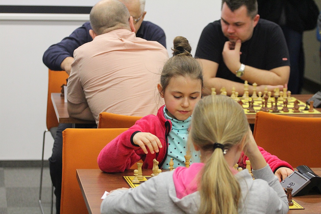 Pracownicy KGHM grali w szachy w Letia Business Center