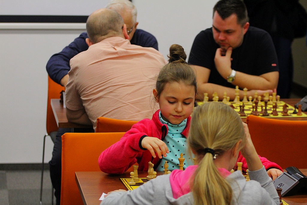 Pracownicy KGHM grali w szachy w Letia Business Center