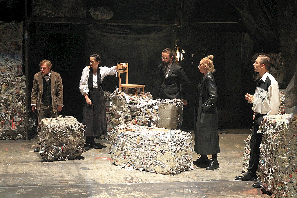 Biesy w reżyserii Jacka Głomba na jubileusz teatralny