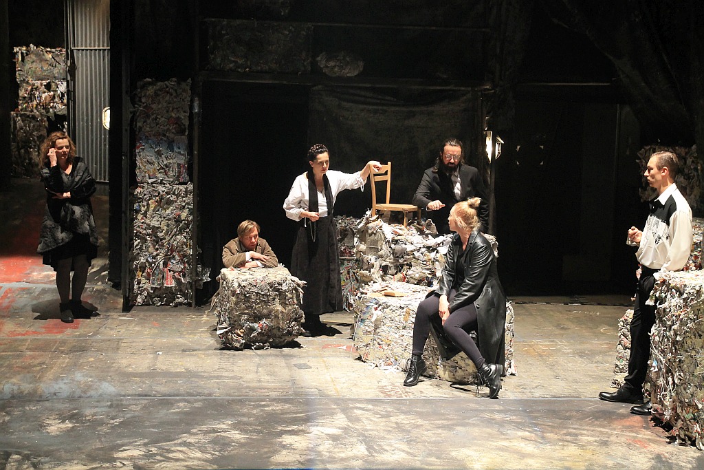 Biesy w reżyserii Jacka Głomba na jubileusz teatralny