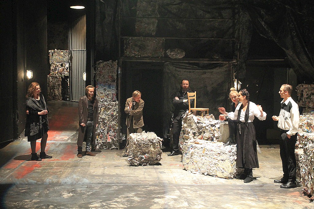 Biesy w reżyserii Jacka Głomba na jubileusz teatralny