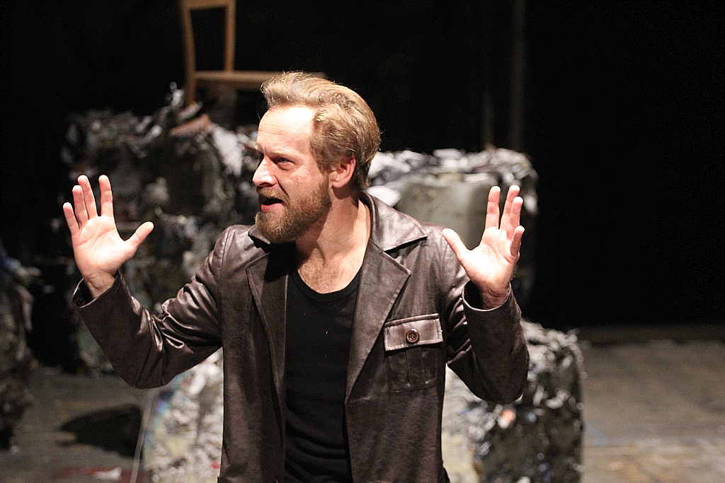 Biesy w reżyserii Jacka Głomba na jubileusz teatralny