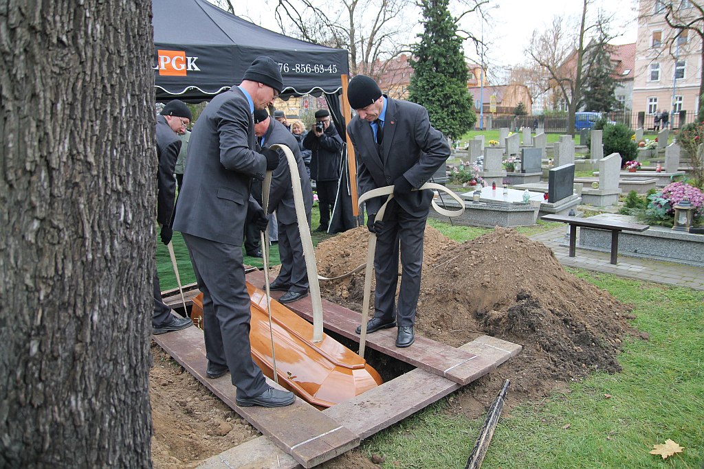 Na cmentarzu przy ul. Wrocławskiej pochowano legendarnego szewca