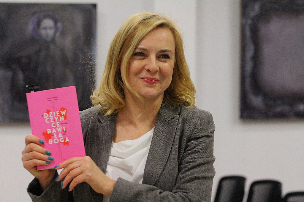 W Galerii Ring „O dziewczynce, która bawiła się w Boga”