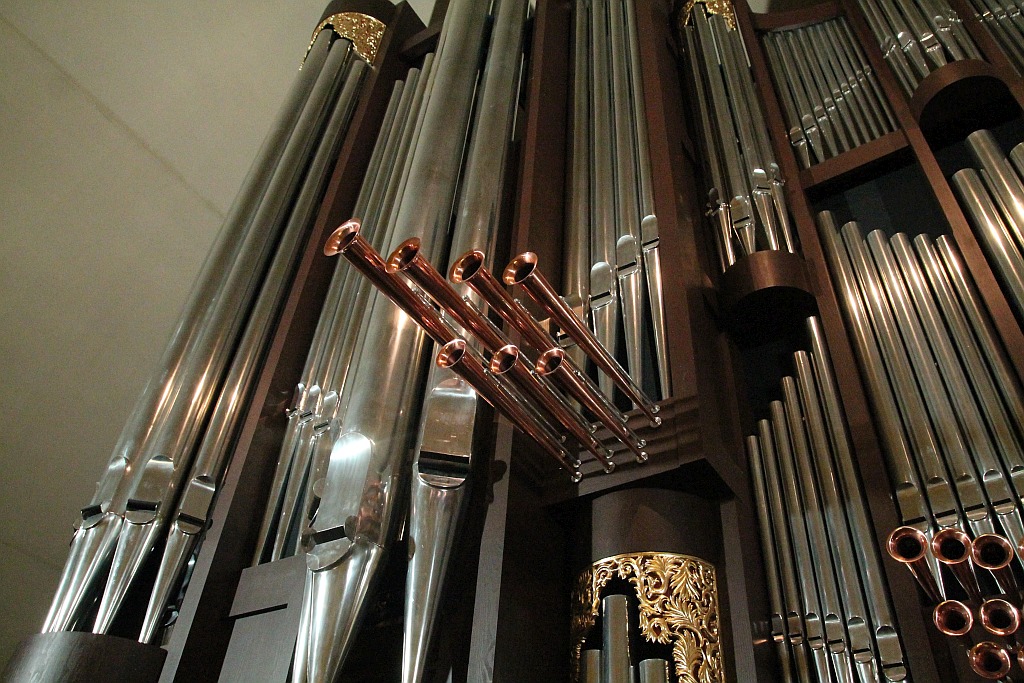 Nabożeństwo i poświecenie organów w kościele na Piekarach