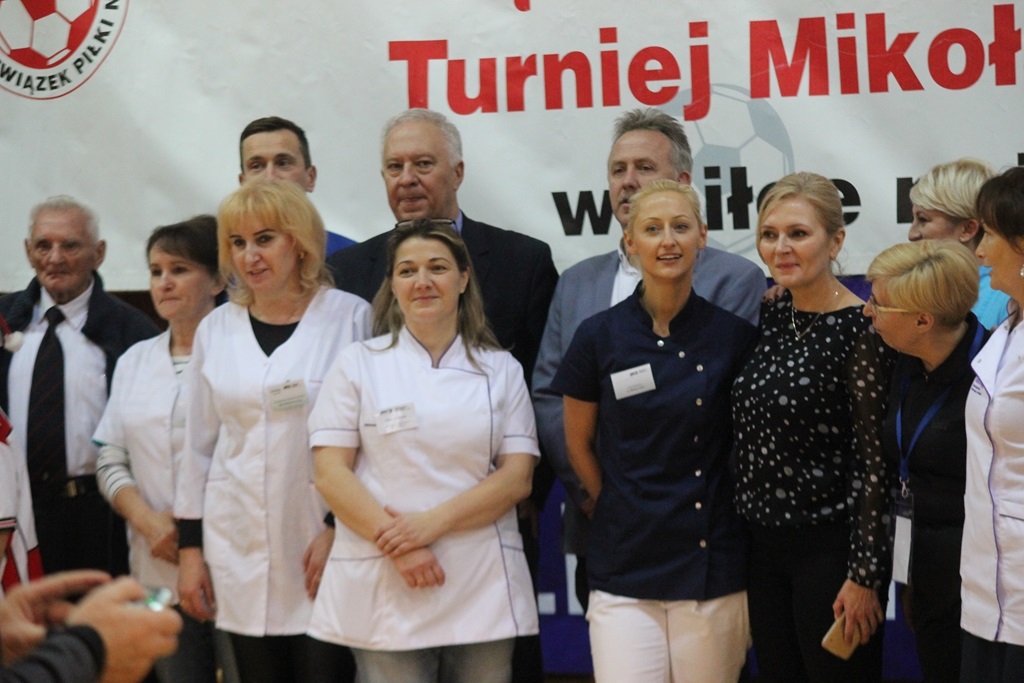 Dwadzieścia cztery zespoły rywalizują w turnieju mikołajkowym