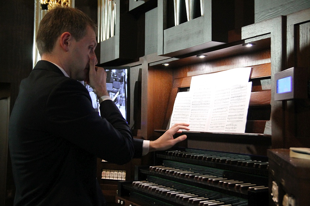 Nabożeństwo i poświecenie organów w kościele na Piekarach