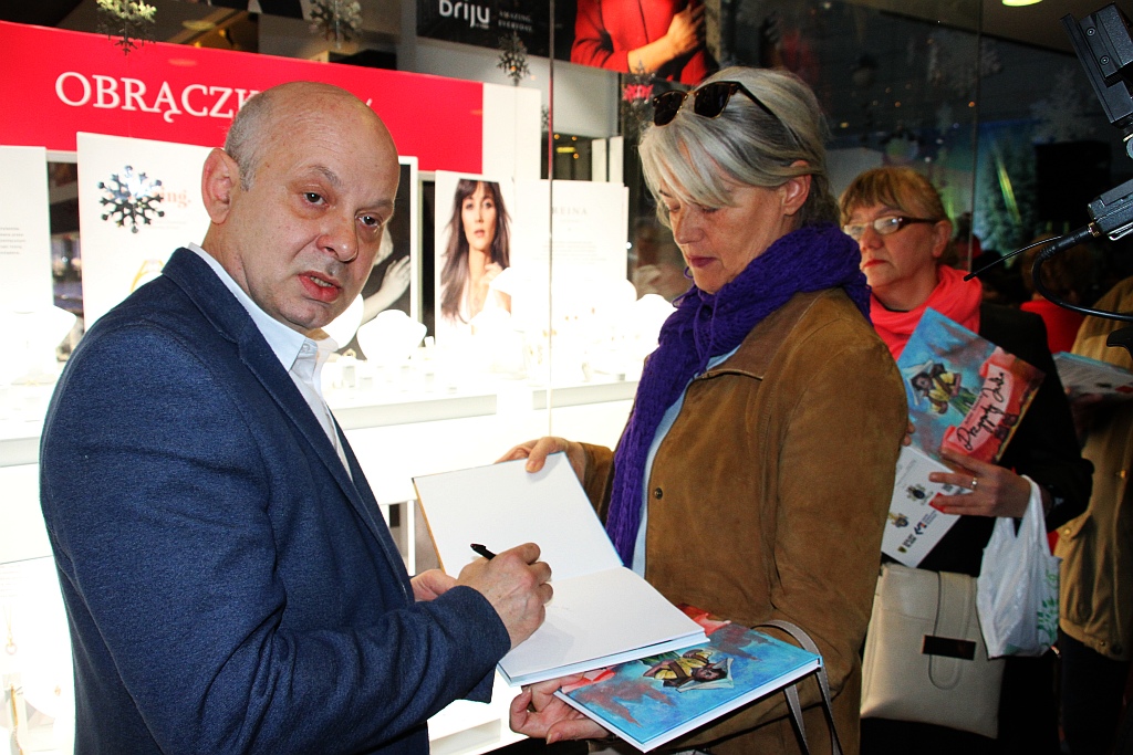 W Galerii Piastów Mikołajki i promocja książki Przygody Julka