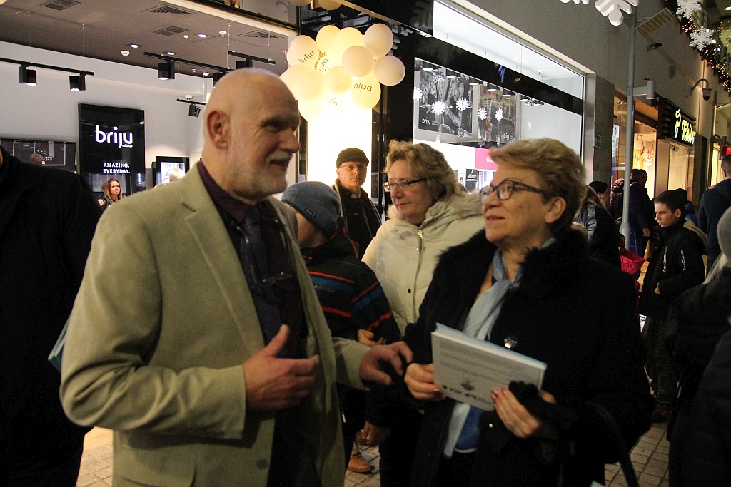 W Galerii Piastów Mikołajki i promocja książki Przygody Julka