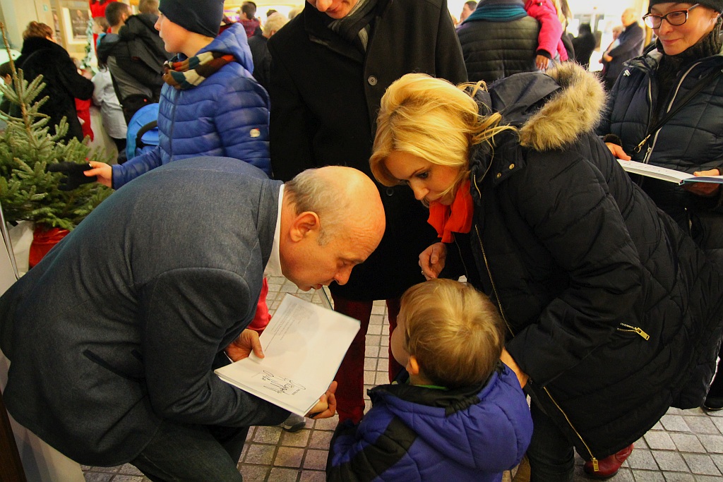 W Galerii Piastów Mikołajki i promocja książki Przygody Julka