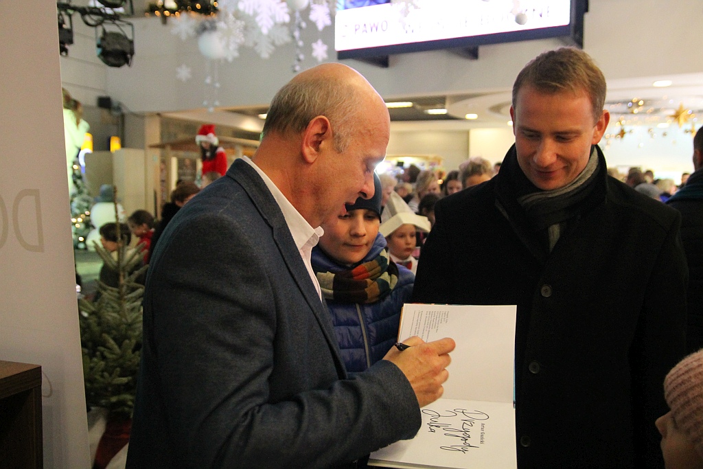 W Galerii Piastów Mikołajki i promocja książki Przygody Julka