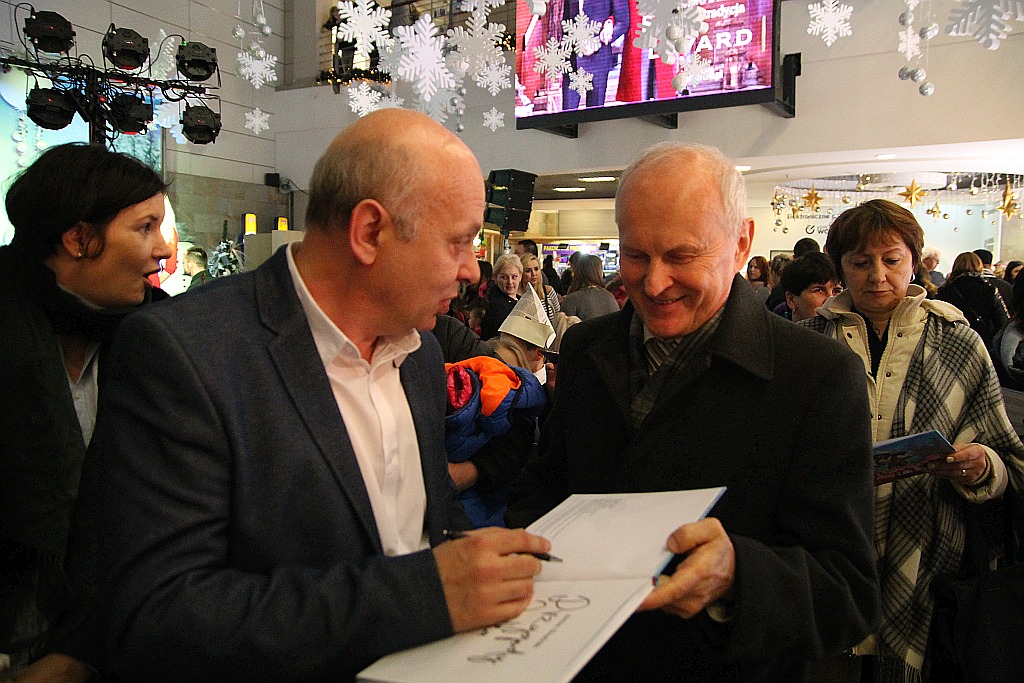 W Galerii Piastów Mikołajki i promocja książki Przygody Julka