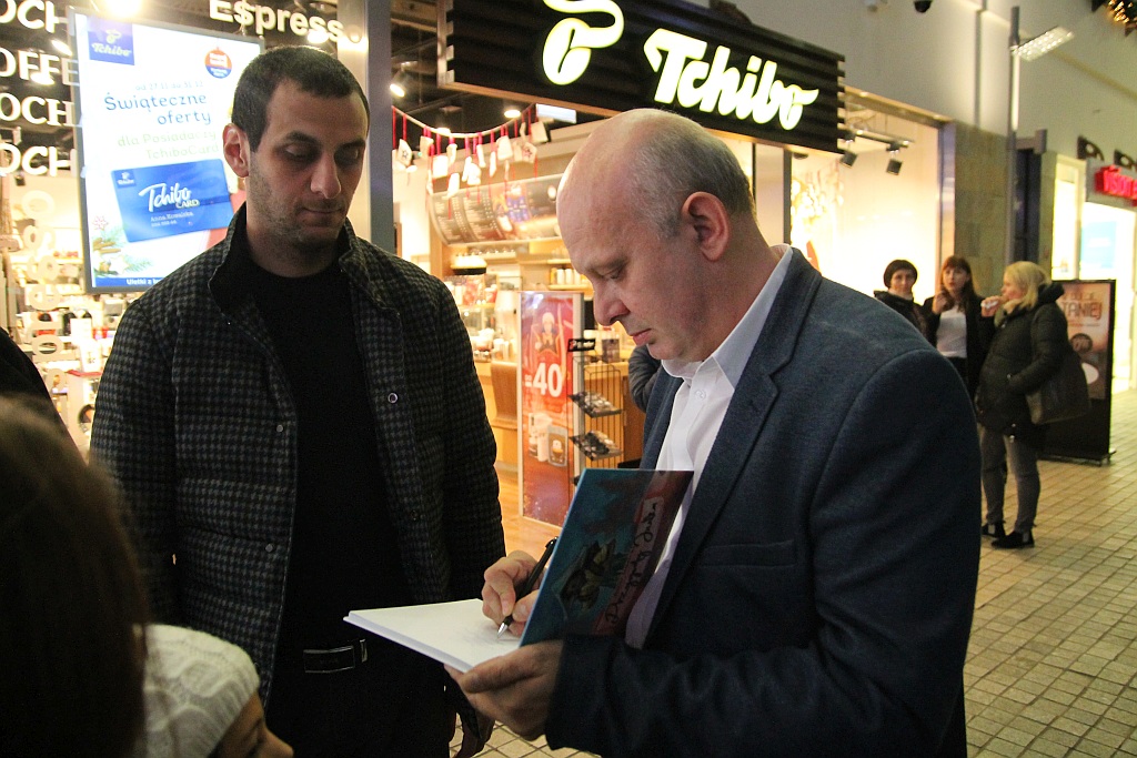 W Galerii Piastów Mikołajki i promocja książki Przygody Julka