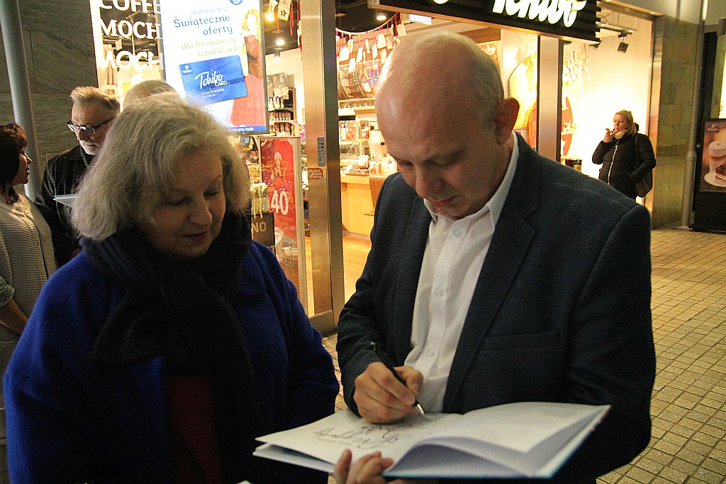 W Galerii Piastów Mikołajki i promocja książki Przygody Julka