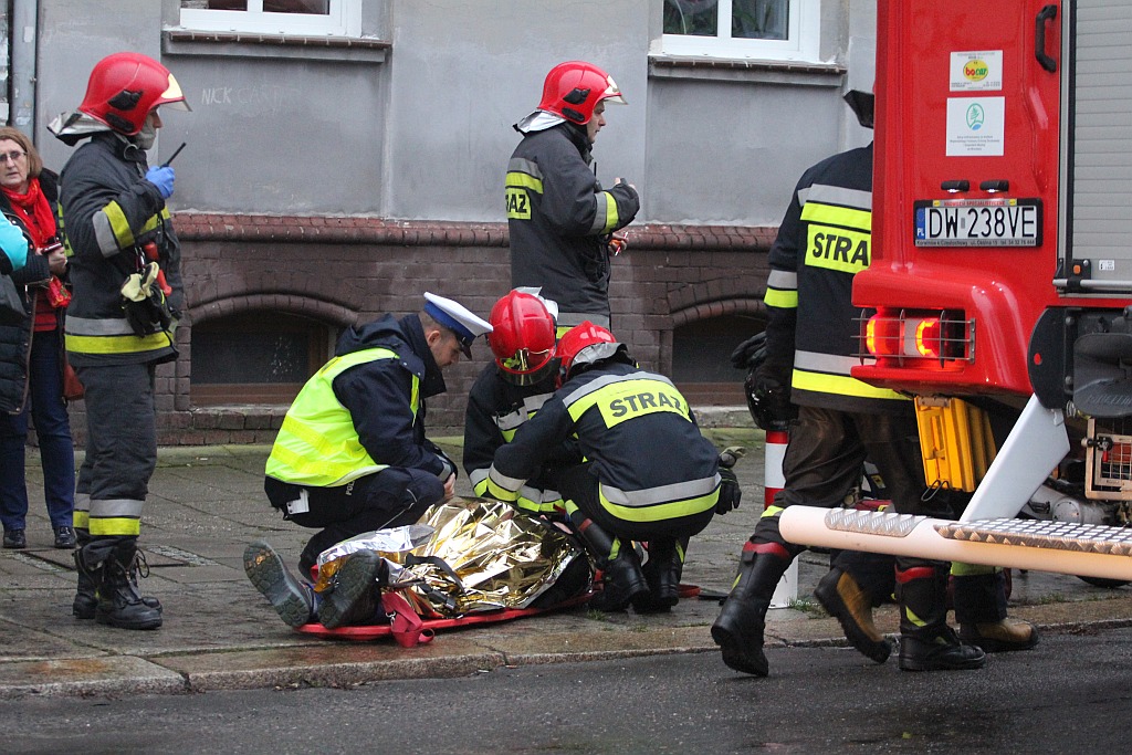 Feralny wtorkowy poranek na ulicy Hutników: wypadek i kolizja