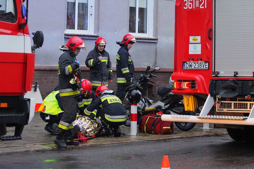 Feralny wtorkowy poranek na ulicy Hutników: wypadek i kolizja