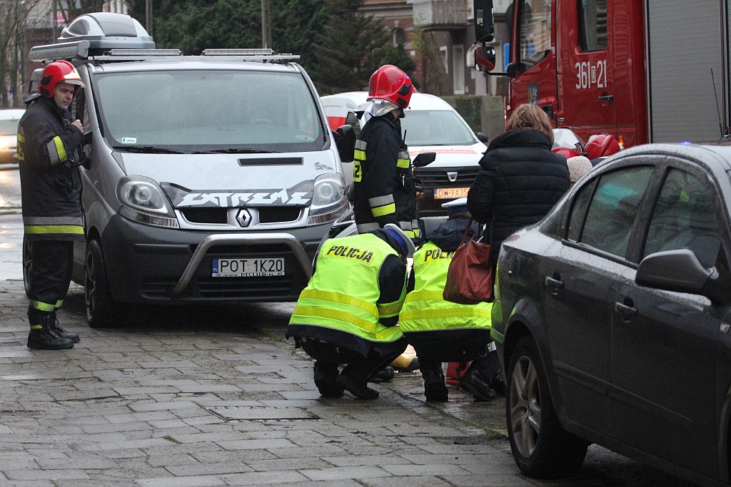 Feralny wtorkowy poranek na ulicy Hutników: wypadek i kolizja