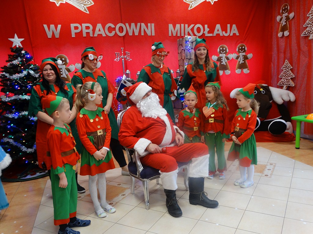 Dzieci ze Źródełka w Pracowni Mikołajów