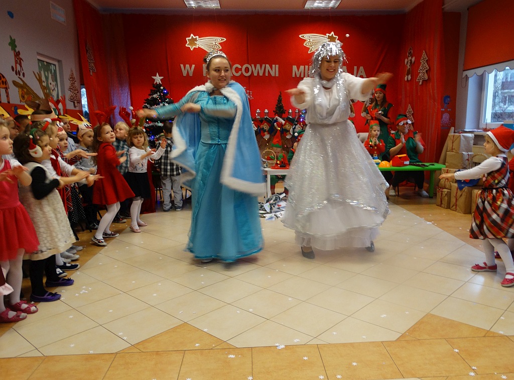 Dzieci ze Źródełka w Pracowni Mikołajów