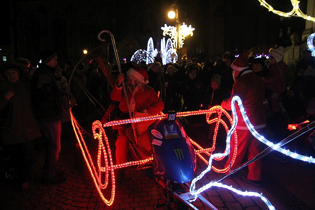 Iluminacje w mieście rozbłysły to znak, że święta już blisko